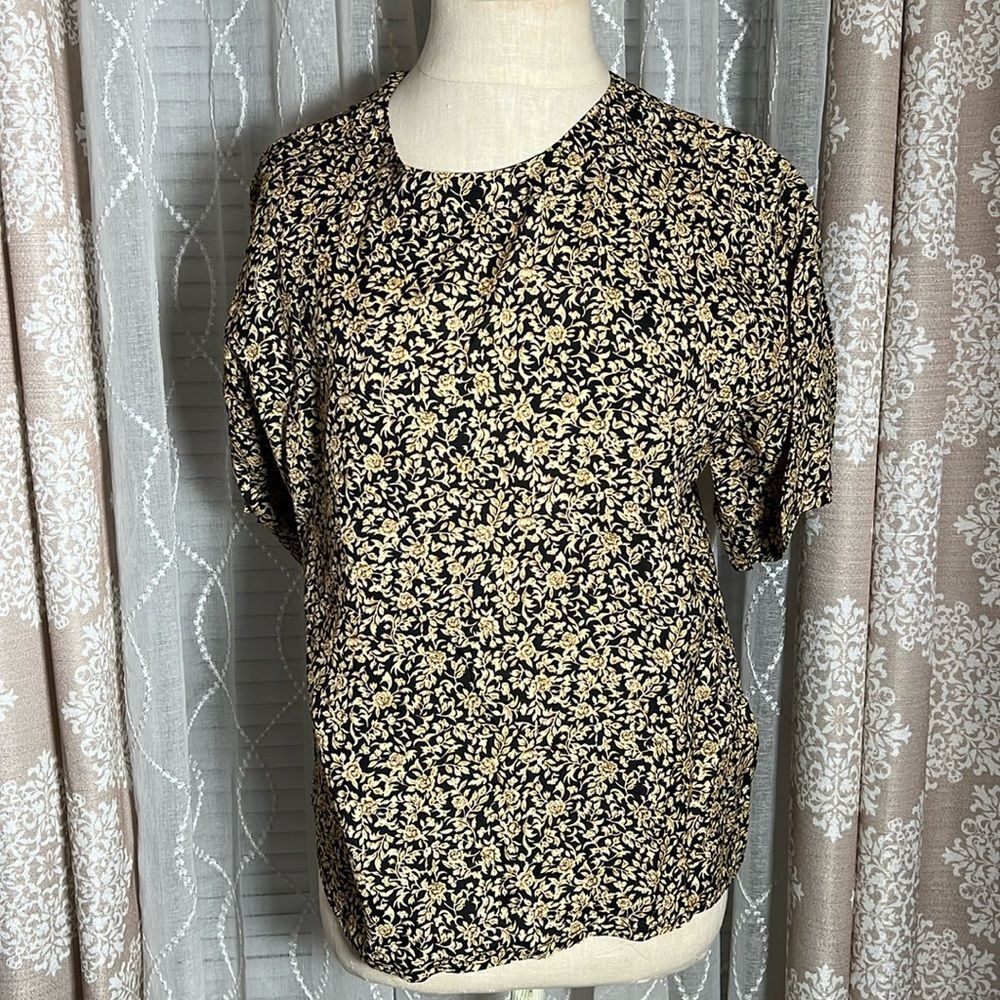 Lee David Floral short sleeve blouse size 6